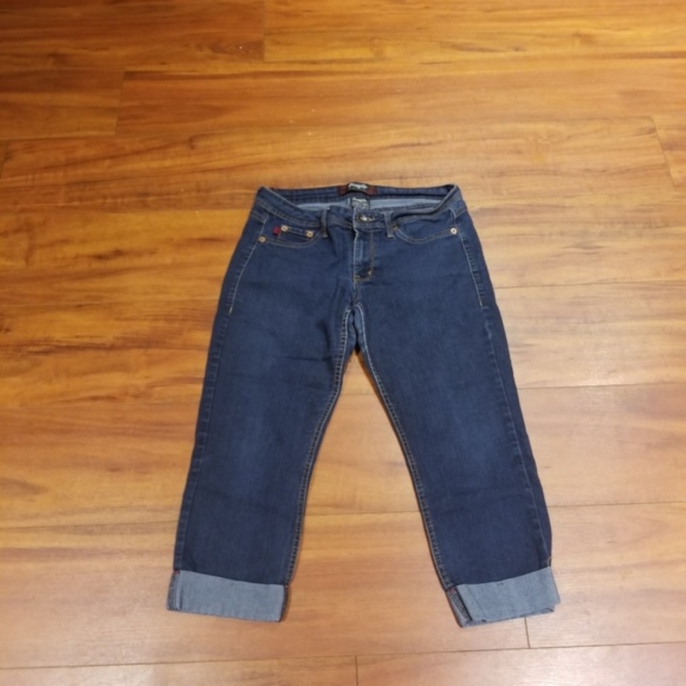 Fragile jean capris
